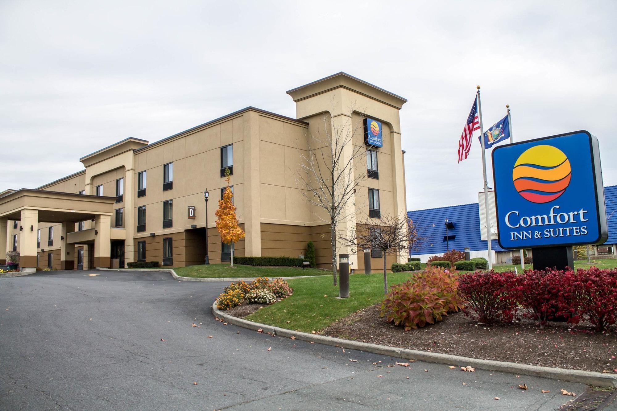 Holiday Inn Express & Suites - Albany Airport - Wolf Road, An Ihg Hotel Exterior photo